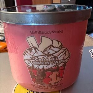 Bath & Body Works Caramel Pumpkin Swirl Candle - Pink